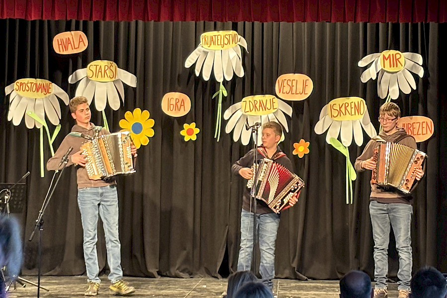 Krajevni praznik na golem